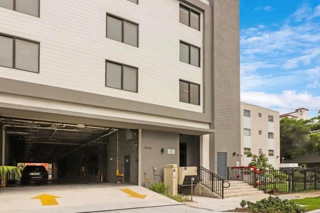 Prime Retreat With King Bed Near Brickell & Marlins Park Apartment