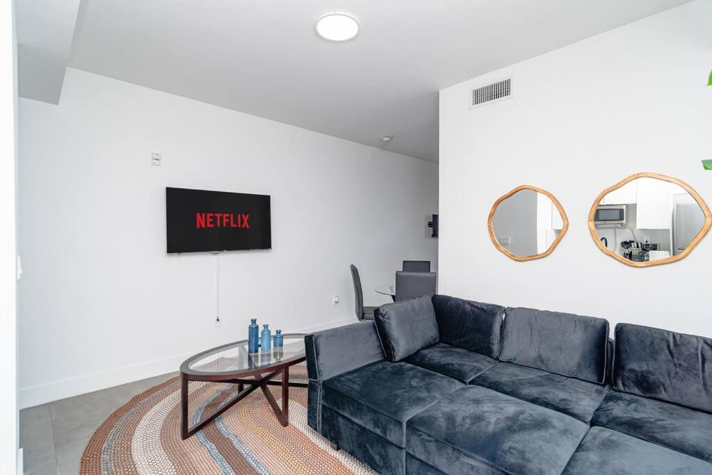 Prime Retreat With King Bed Near Brickell & Marlins Park Apartment *